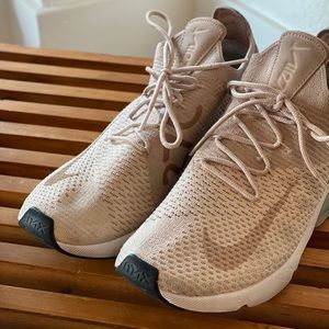 Nike Pro Air Max 270